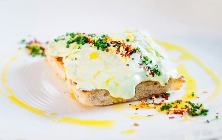 Smörstekt Surdegstoast med avokado glass - Recept | Pågen